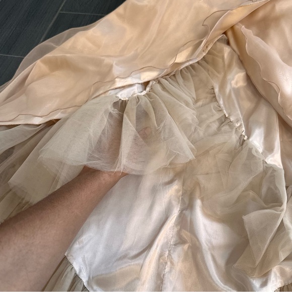 Elegant Cream Women's Skirt - Picture 3 of 6